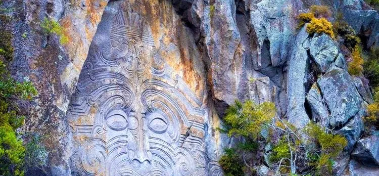 Lake Taupō cruise with Māori rock carvings