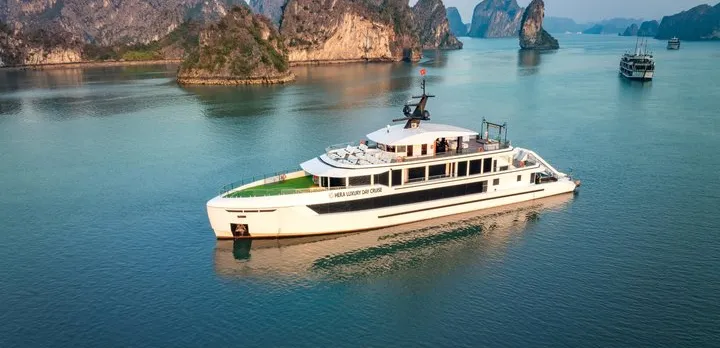 HERA Luxury Day Cruise Halong Bay & Lan Ha Bay From The Harbour