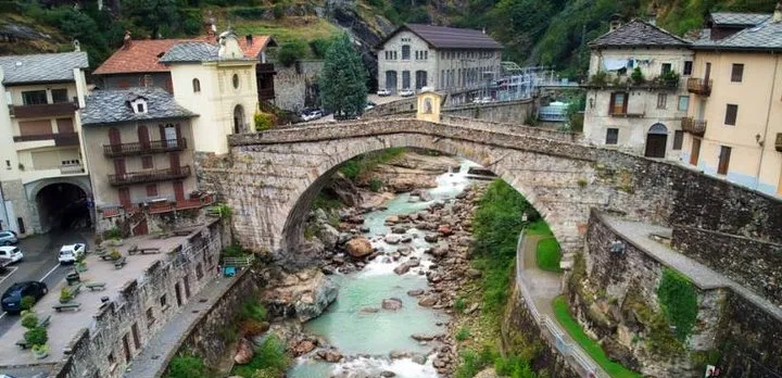 Aosta walking tour with Tasting
