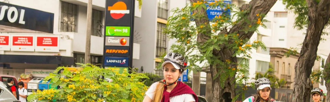 Lima bicycle tour with Pacific views and local food tastings