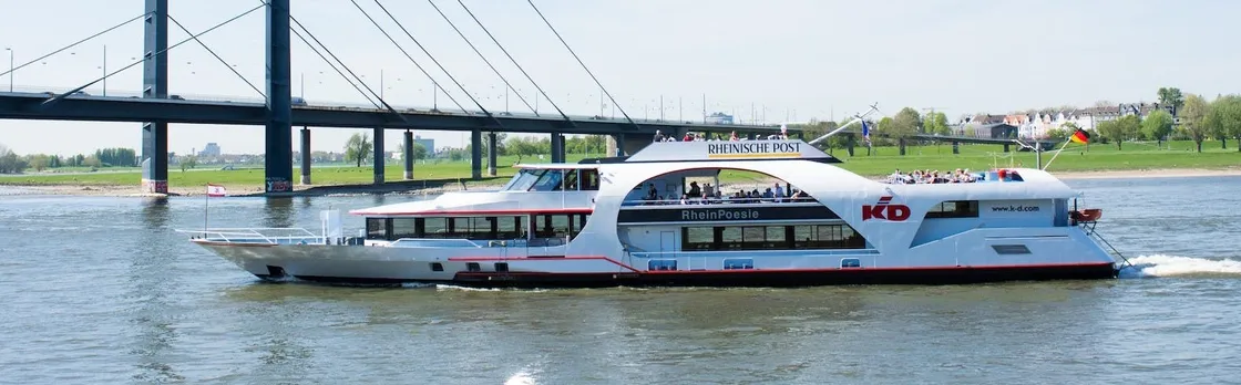 Panorama river boat cruise in Düsseldorf