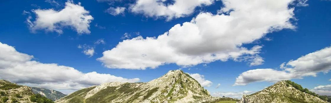 Day trip to Covadonga lakes, sanctuary, Cangas and Lastres from Gijón
