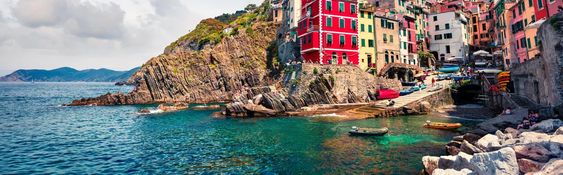 Vertical vineyards tour in Riomaggiore with wine tasting