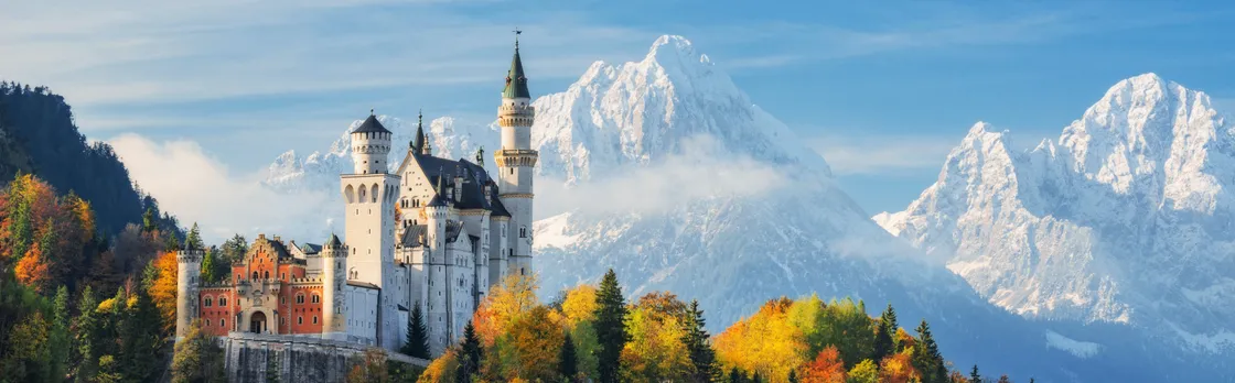 Neuschwanstein, Linderhof and panoramic bus tour in Oberammergau