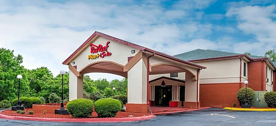 Red Roof PLUS & Suites Opelika