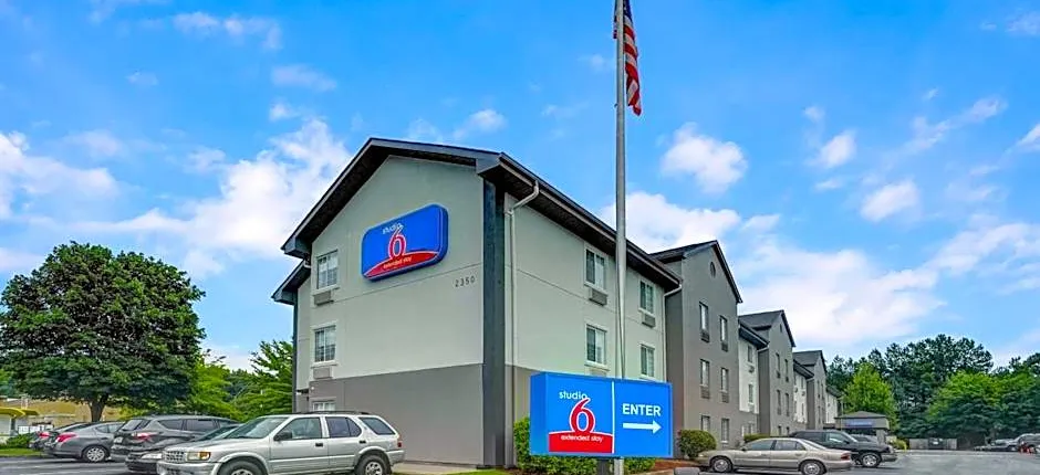 Studio 6 Duluth GA Near Gas South District