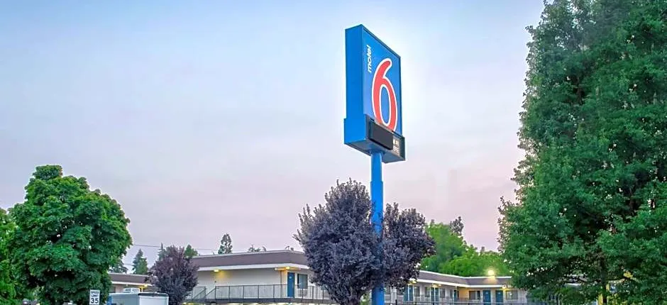 Motel 6-Salem, OR