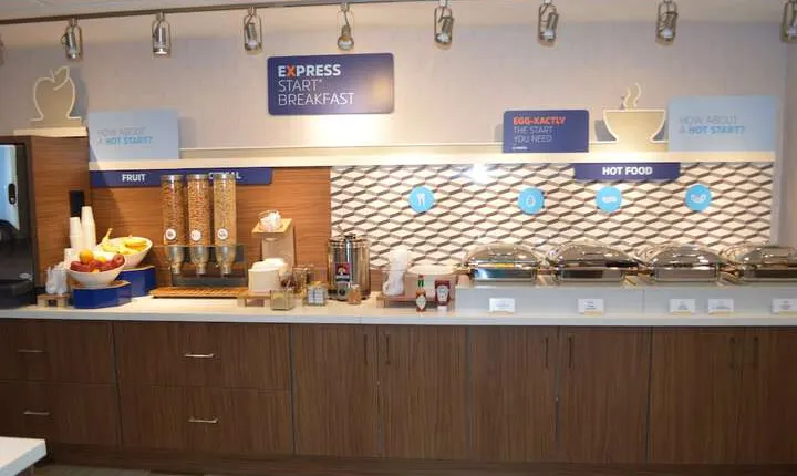 Holiday Inn Express Hotel & Suites Bismarck an IHG Hotel