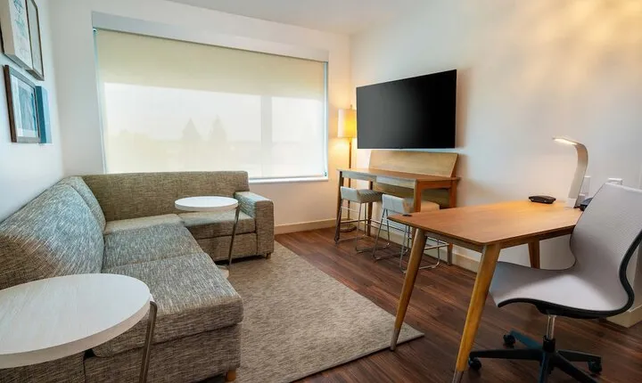 Element Sacramento Airport