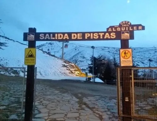 TODOSIERRANEVADA ZONA BAJA -PLAZA PRINCIPAL-Junto a los Telecabinas