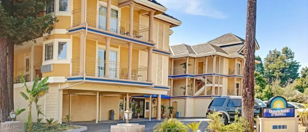 Days Inn & Suites Santa Cruz