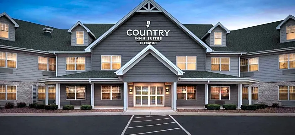 Country Inn & Suites by Radisson, Germantown, WI