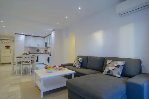 River Playa beachfront apartment, large terrace