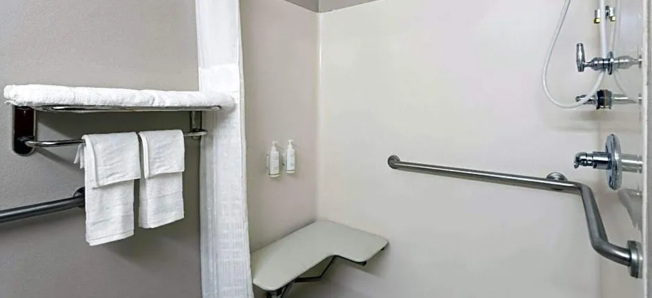 Days Inn by Wyndham Jackson Downtown