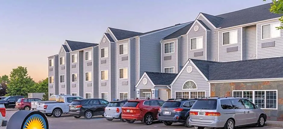 Days Inn & Suites by Wyndham Greeley