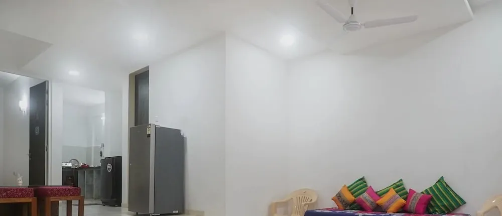 OYO 18437 Home Scenic 3BHK Villa Lonavala Lake