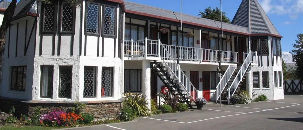 CASTLES MOTEL