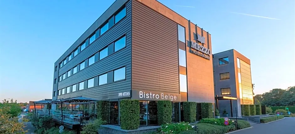 Mezzo Hotel & Business