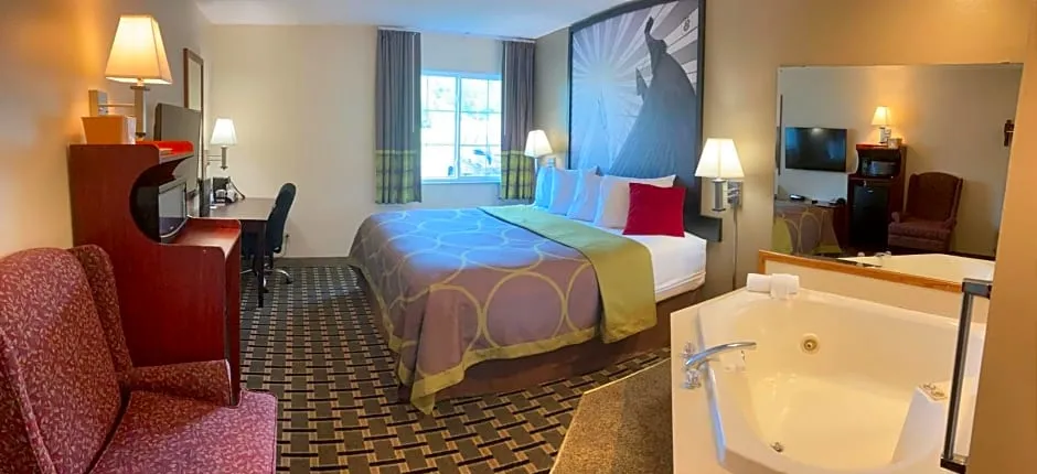 Super 8 by Wyndham Chisago City