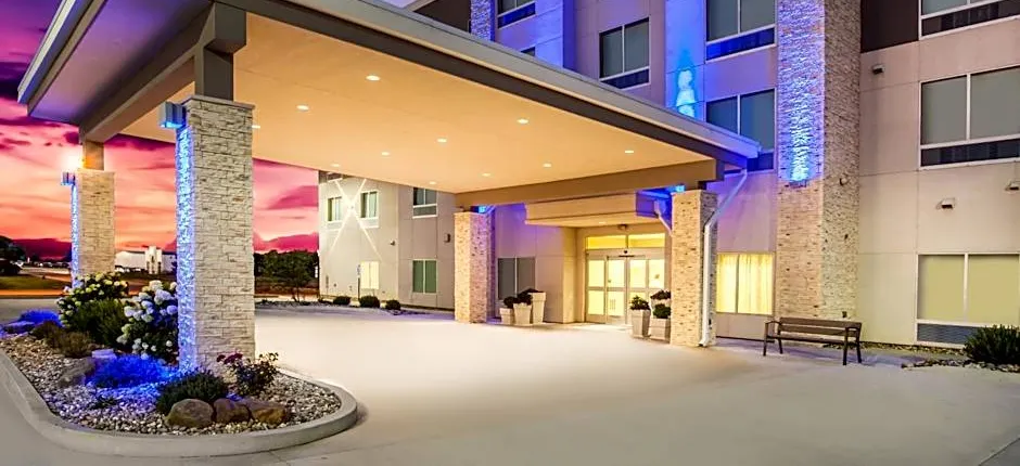 Holiday Inn Express & Suites Litchfield By IHG