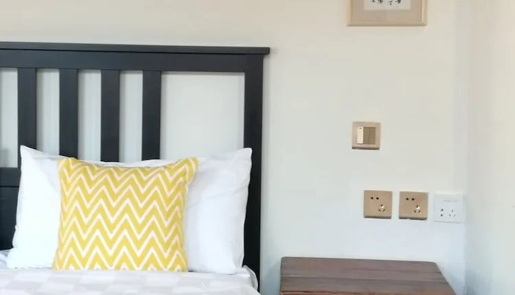 Fly By Knight Courtyard Hotel