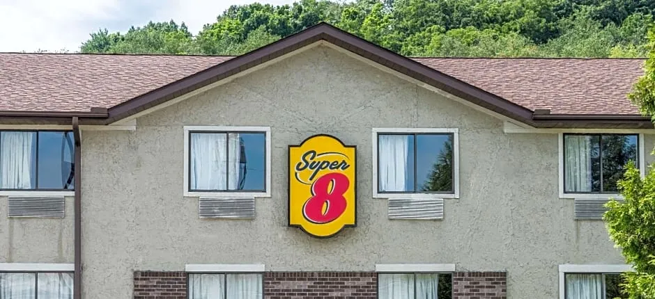 Super 8 by Wyndham Delmont
