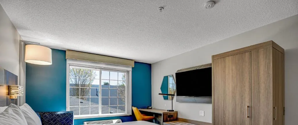 Holiday Inn Express and Suites Portland Jantzen Be