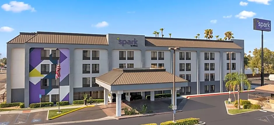 Spark by Hilton Bakersfield Central