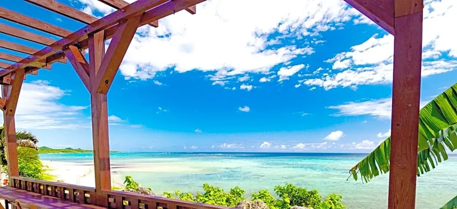 ALOALO BEACH 川平