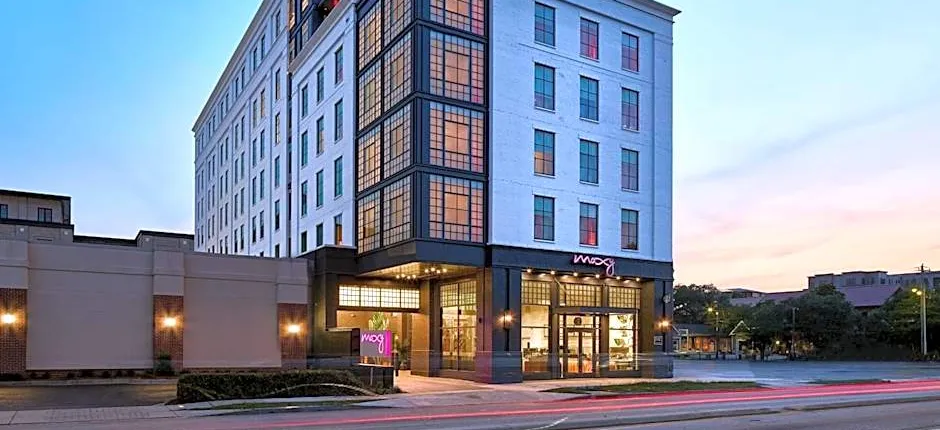 Moxy Charleston Downtown
