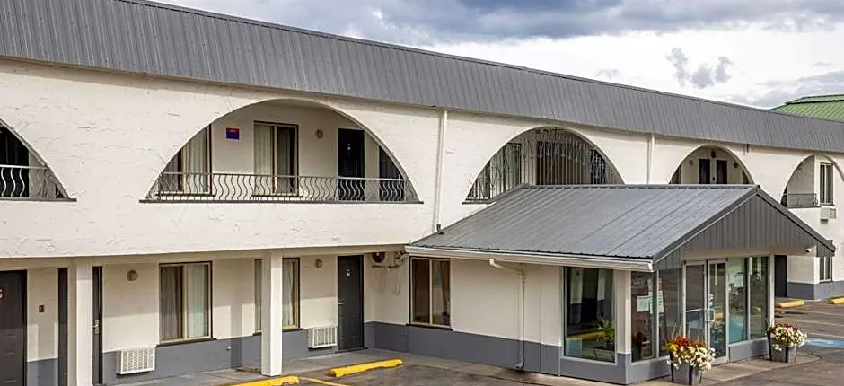 Howard Johnson by Wyndham Downtown Kamloops