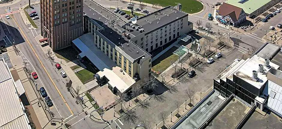 Quality Hotel & Suites At The Falls