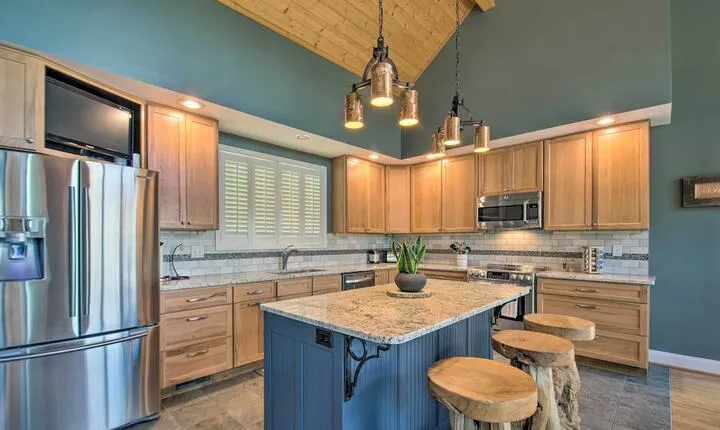 Grand Chalet w / Hot Tub Near Wintergreen Resort