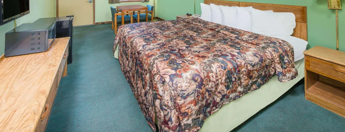 DAYS INN BY WYNDHAM MOUNTAIN GROVE