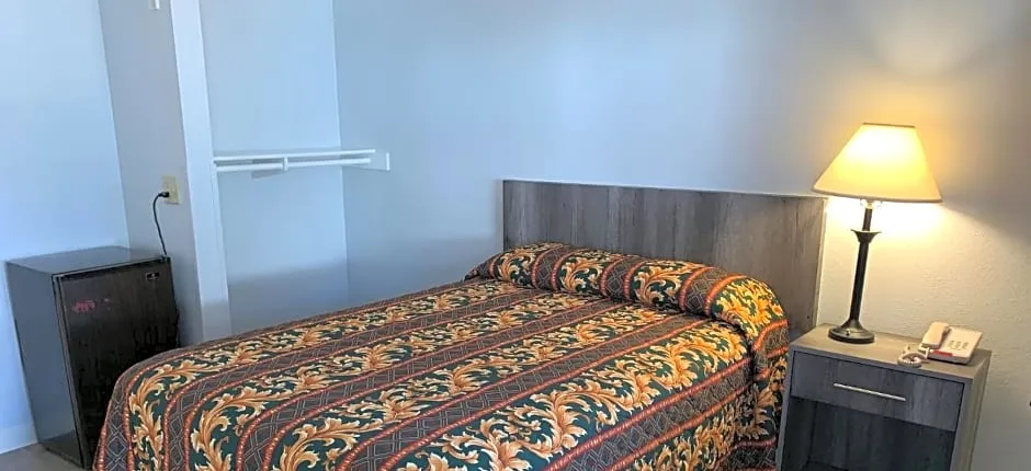 EZ 8 Motel Old Town