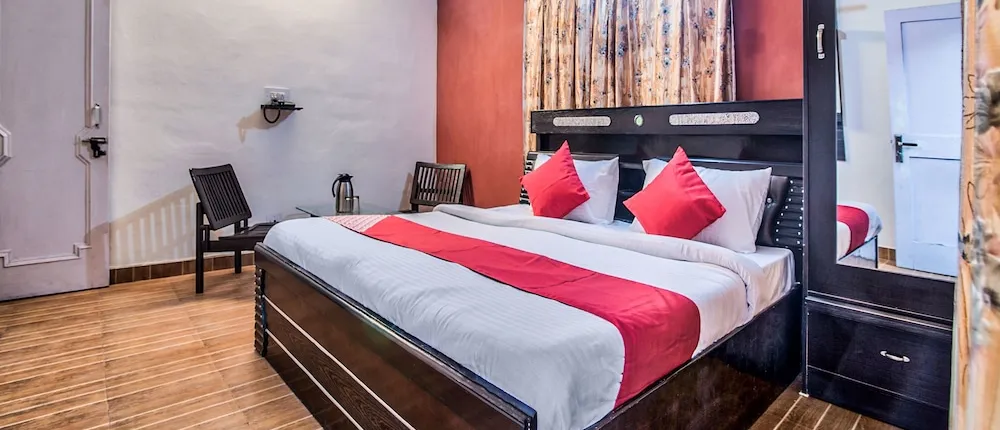 OYO 13736 Hotel Stay Well