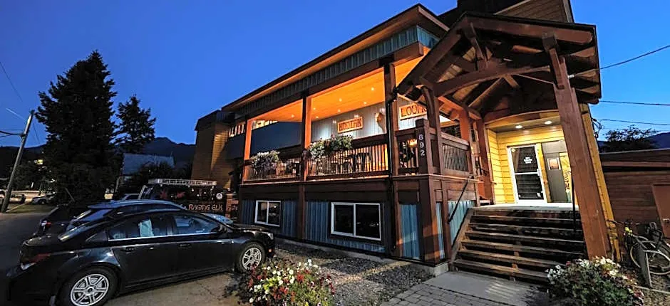 The Raging Elk Adventure Lodging