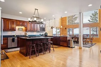 Vista Lodge 7 BR Villa With Hot Tub Sauna and Panoramic Mountain Views, Lead