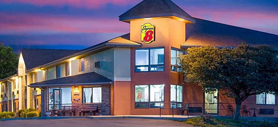 Super 8 by Wyndham Toledo