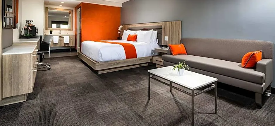 Canoga Hotel At Warner Center