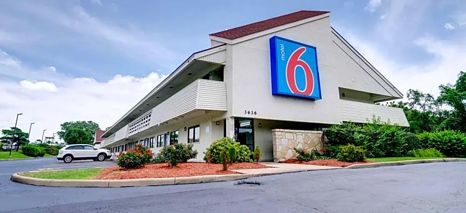 Motel 6-Kansas City, MO