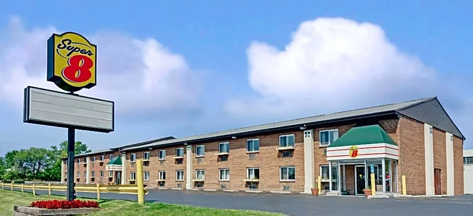 Super 8 by Wyndham Kenmore/Buffalo/Niagara Falls Area