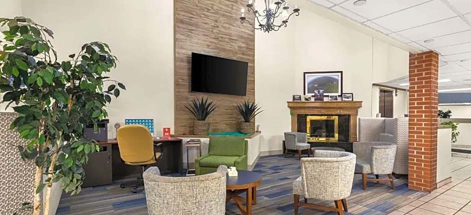 Quality Inn & Suites Altoona
