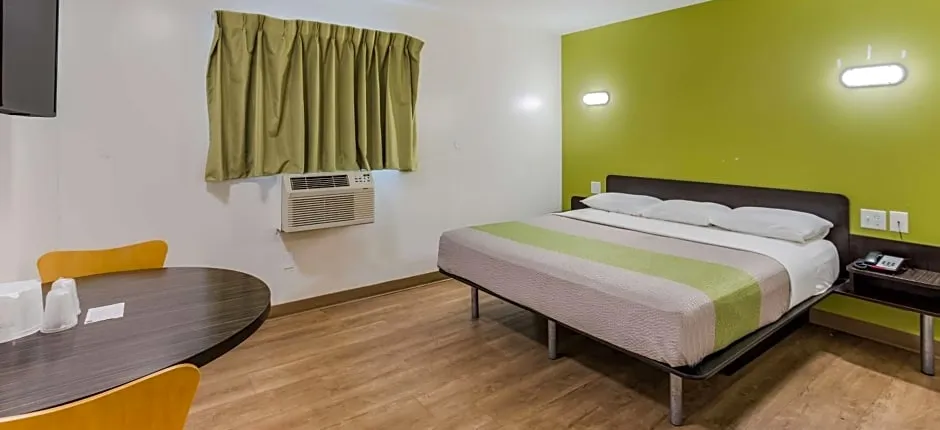 Motel 6-Jacksonville, FL - South