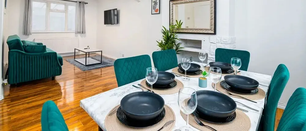 Impeccable 3-bed House in Abbeywood