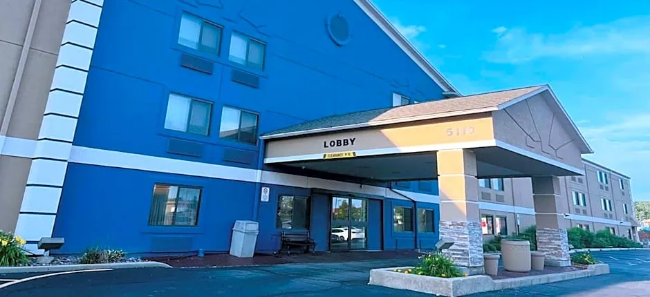 AmericInn by Wyndham Glendale/Milwaukee