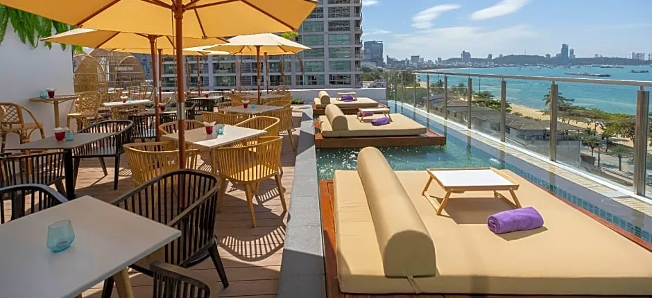 Pattaya Sea View Hotel