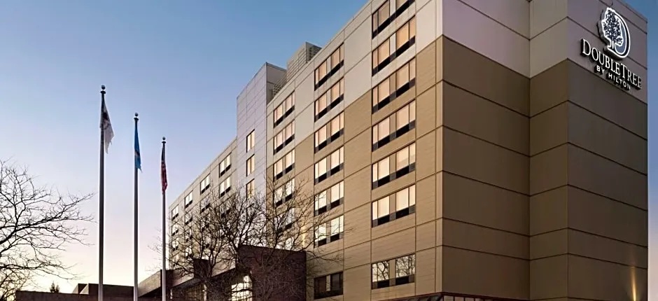 DoubleTree by Hilton St. Paul East