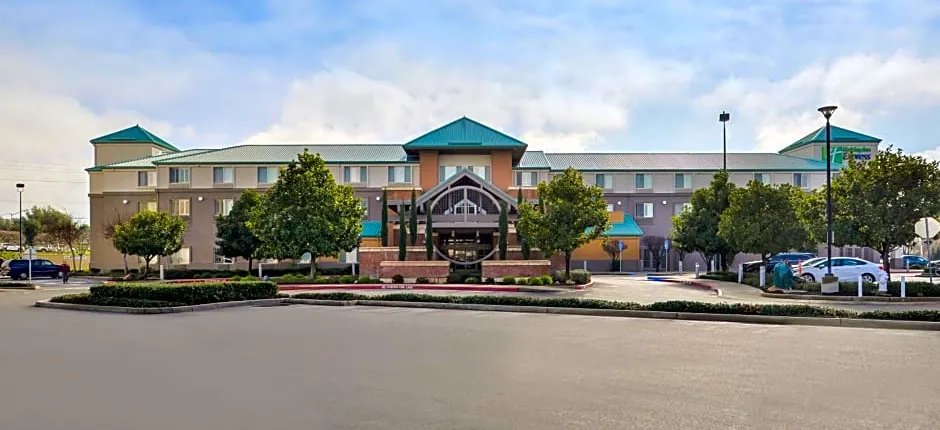 HOLIDAY INN EXPRESS & SUITES ELK GROVE CENTRAL - HWY 99 by IHG