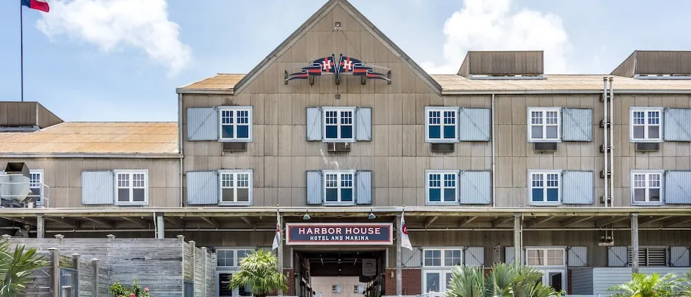 Harbor House at Pier 21